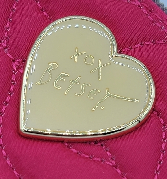 Betsey Johnson Barbie Pink Quilted Lip Wristlet NEW #671 - Picture 3 of 16